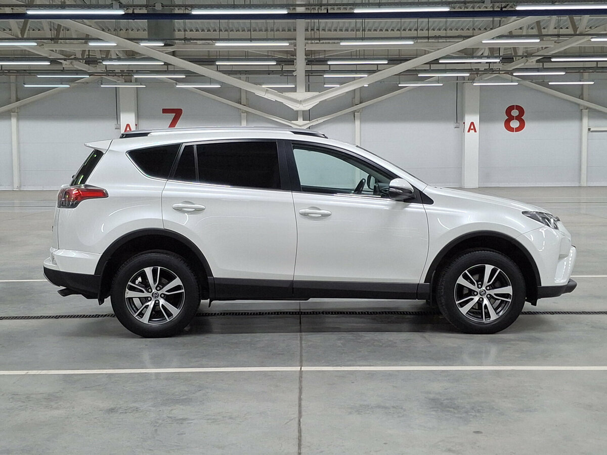 Toyota RAV4 с пробегом — 2016 год. Фото: #3