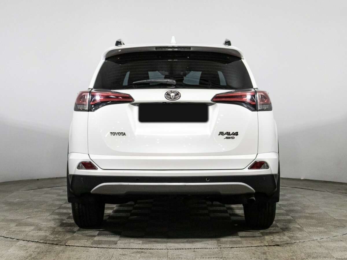 Toyota RAV4 с пробегом — 2018 год. Фото: #4