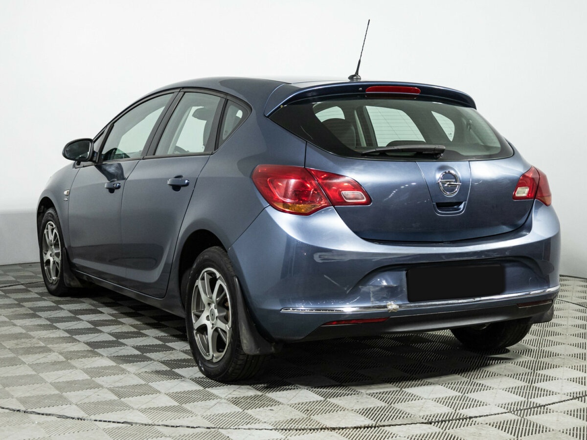 Opel Astra с пробегом — 2013 год. Фото: #6