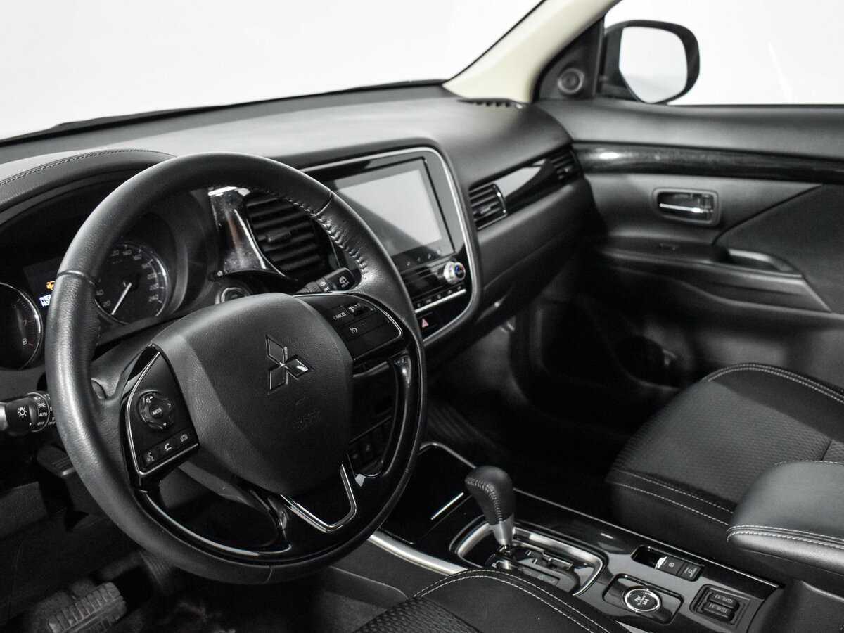 Mitsubishi Outlander с пробегом — 2021 год. Фото: #7