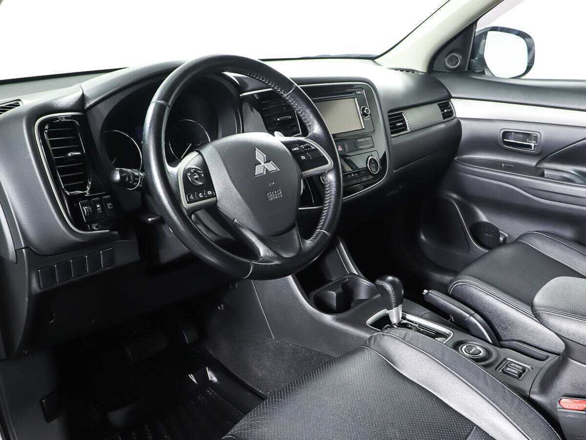 Mitsubishi Outlander с пробегом — 2013 год. Фото: #12