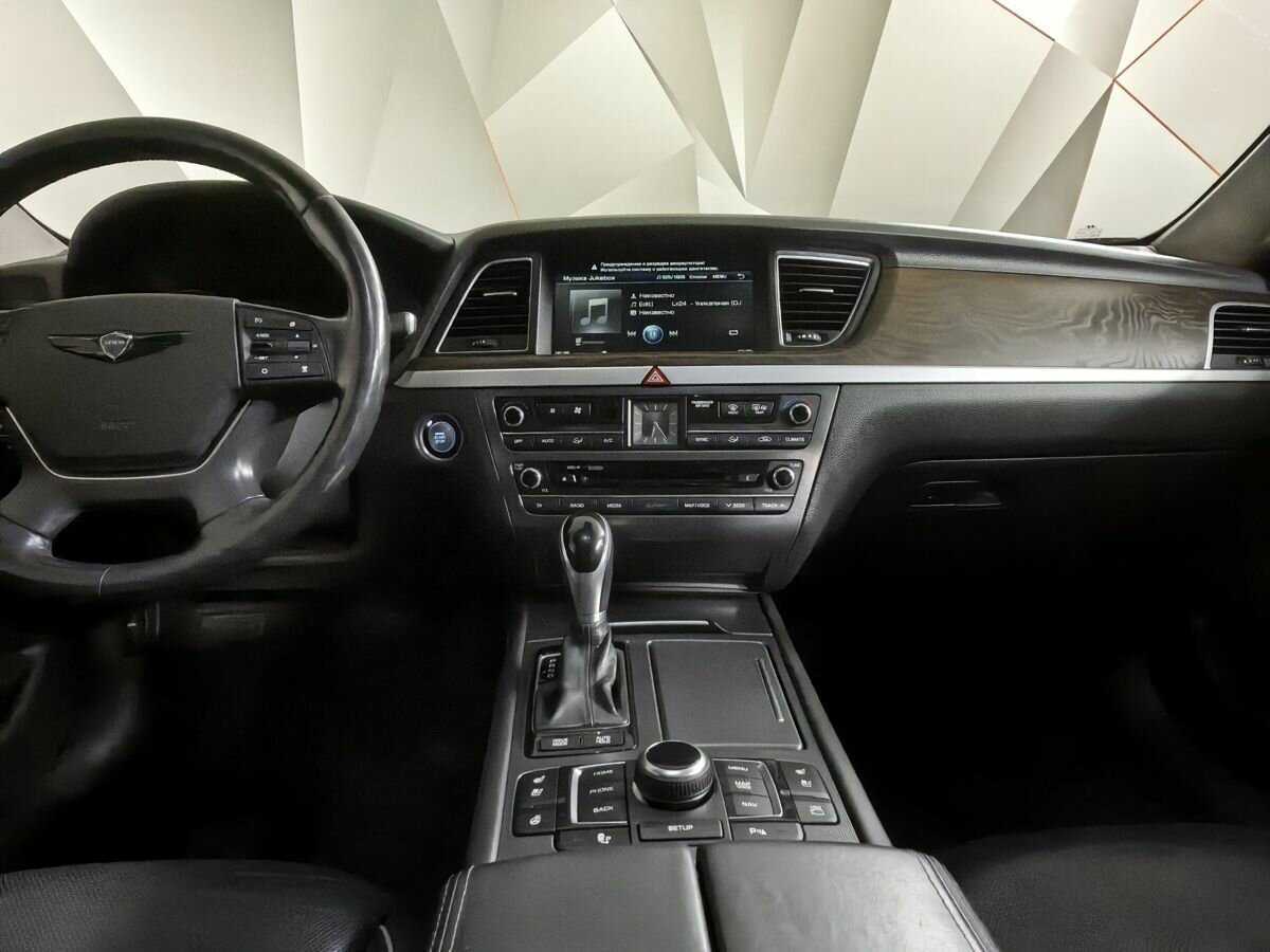 Hyundai Genesis с пробегом — 2014 год. Фото: #10