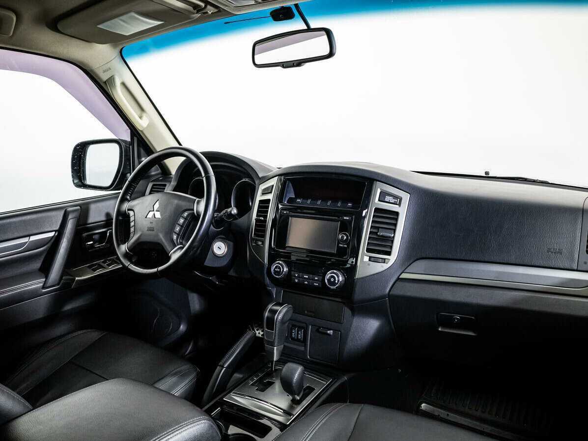 Mitsubishi Pajero с пробегом — 2018 год. Фото: #6