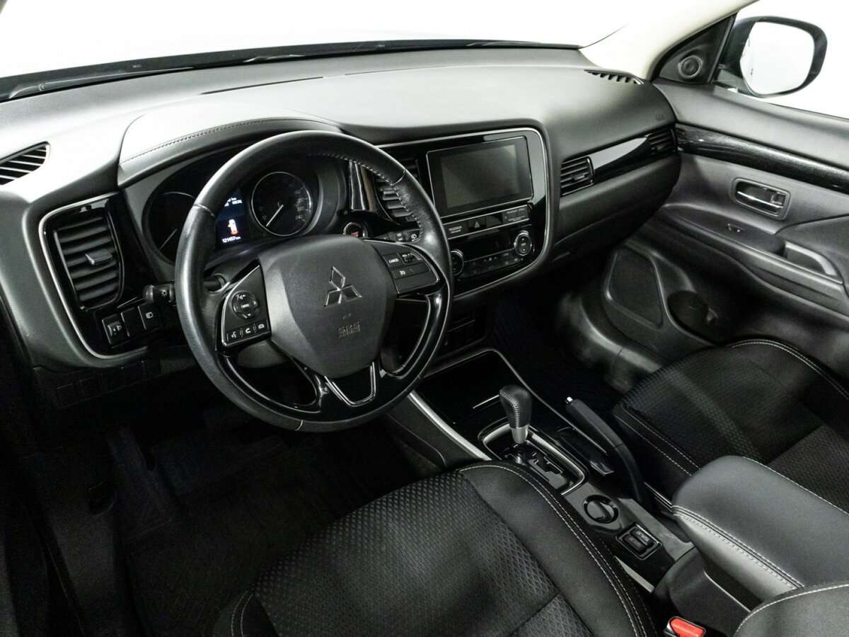 Mitsubishi Outlander с пробегом — 2018 год. Фото: #10