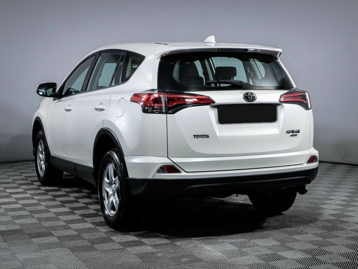Toyota RAV4 с пробегом — 2017 год. Фото: #6