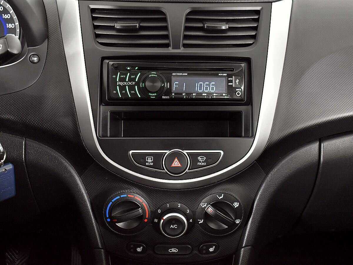Hyundai Solaris с пробегом — 2014 год. Фото: #12