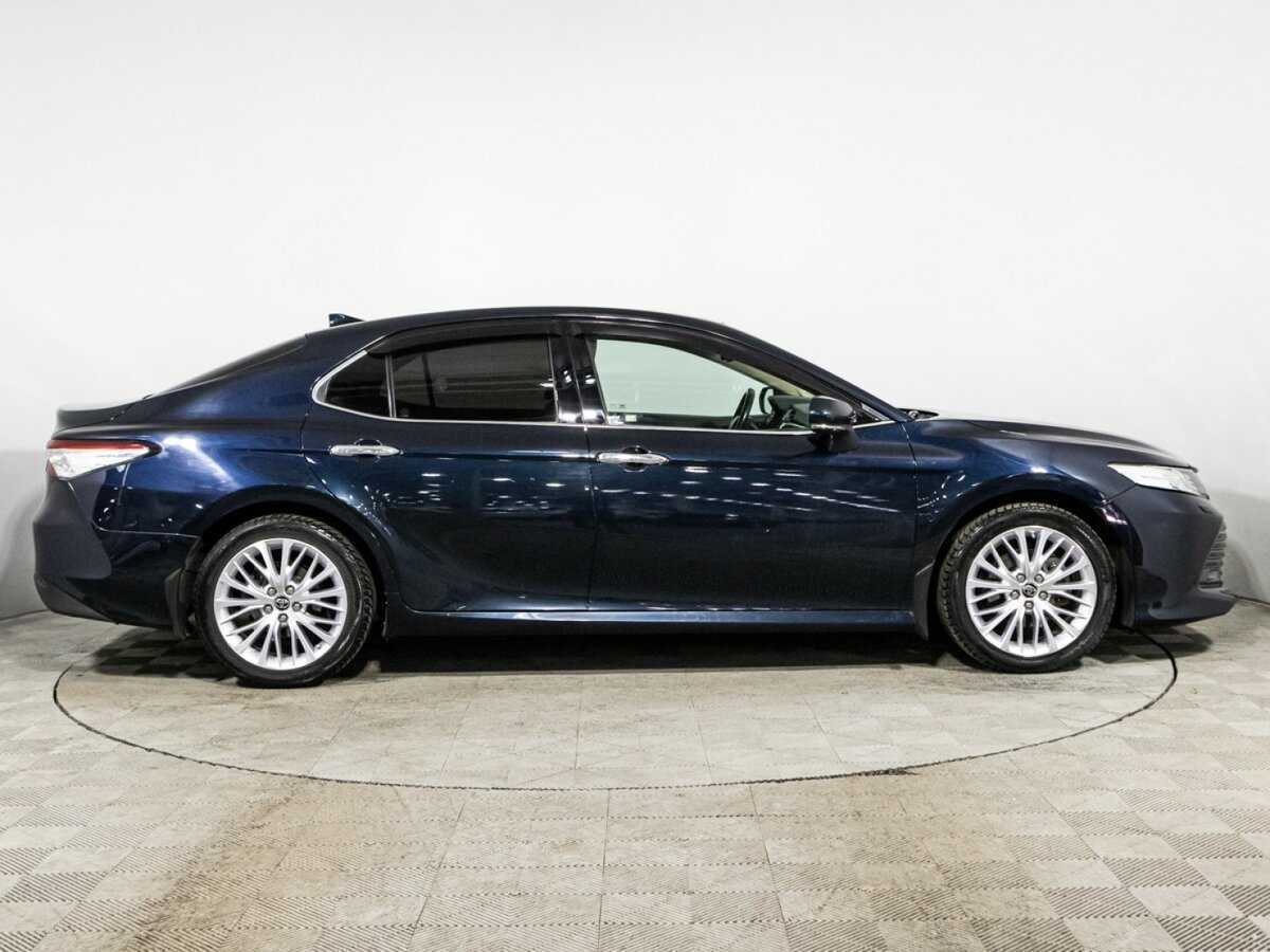 Toyota Camry с пробегом — 2018 год. Фото: #3