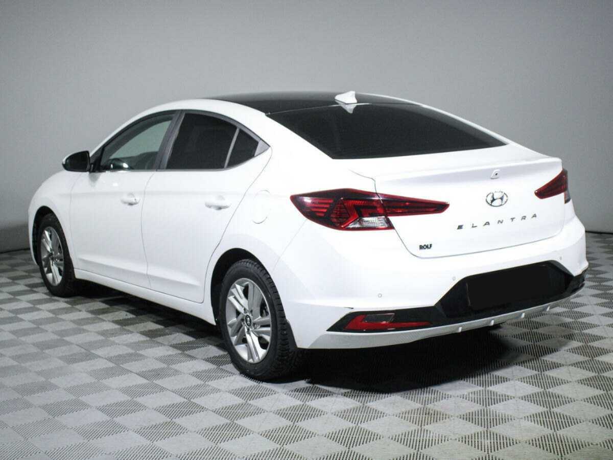 Hyundai Elantra с пробегом — 2020 год. Фото: #3