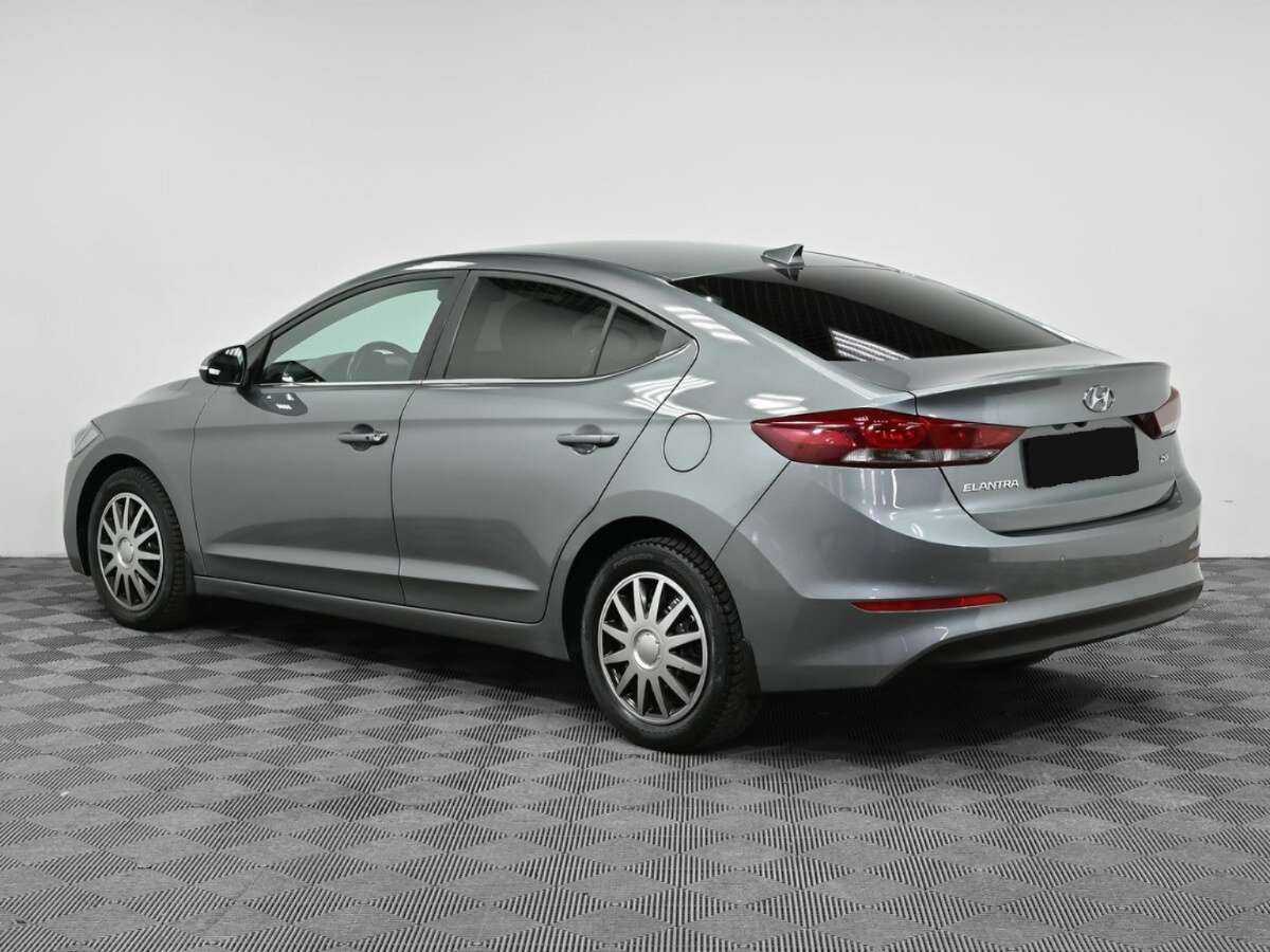Hyundai Elantra с пробегом — 2018 год. Фото: #3