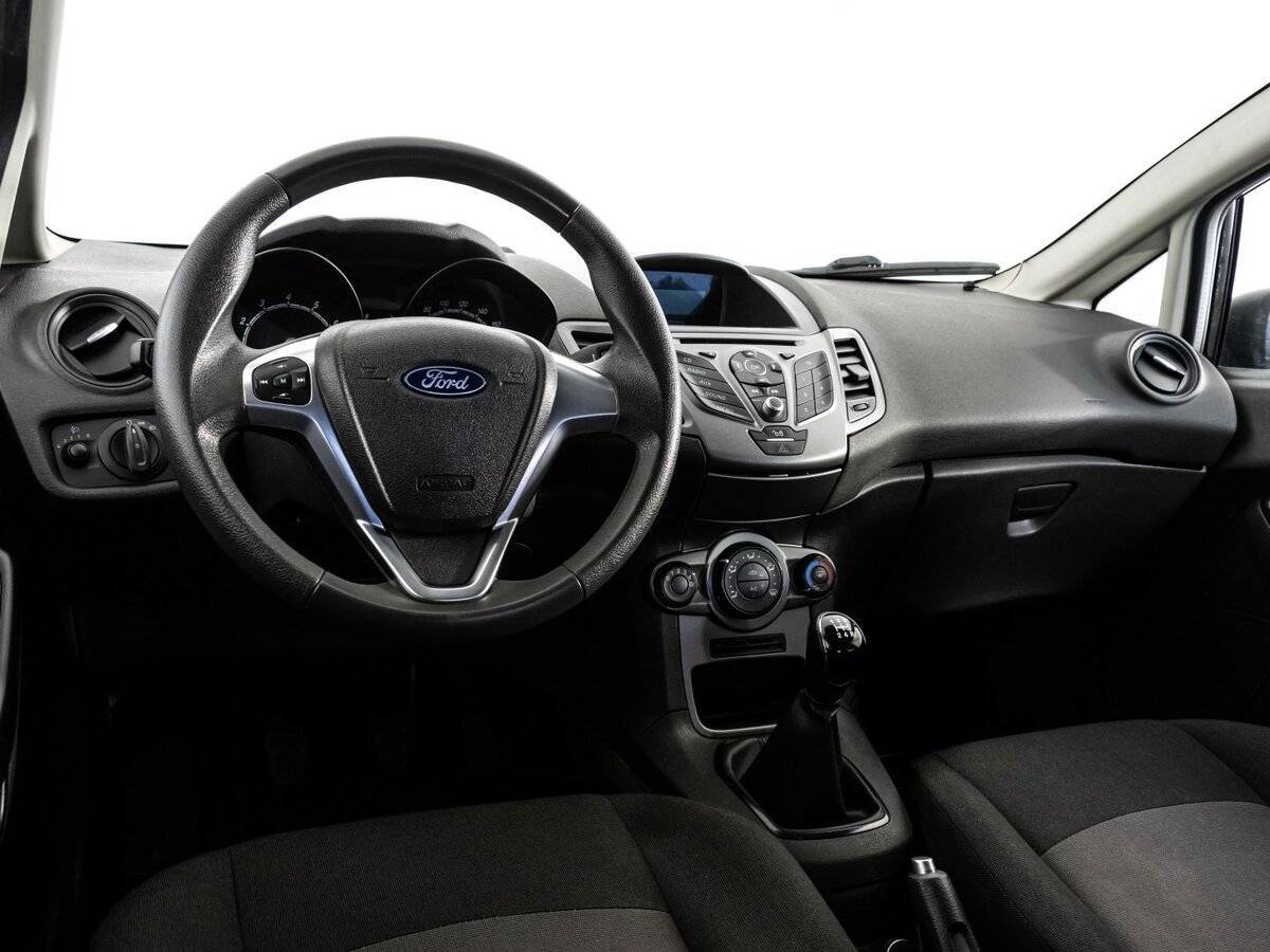 Ford Fiesta с пробегом — 2015 год. Фото: #8