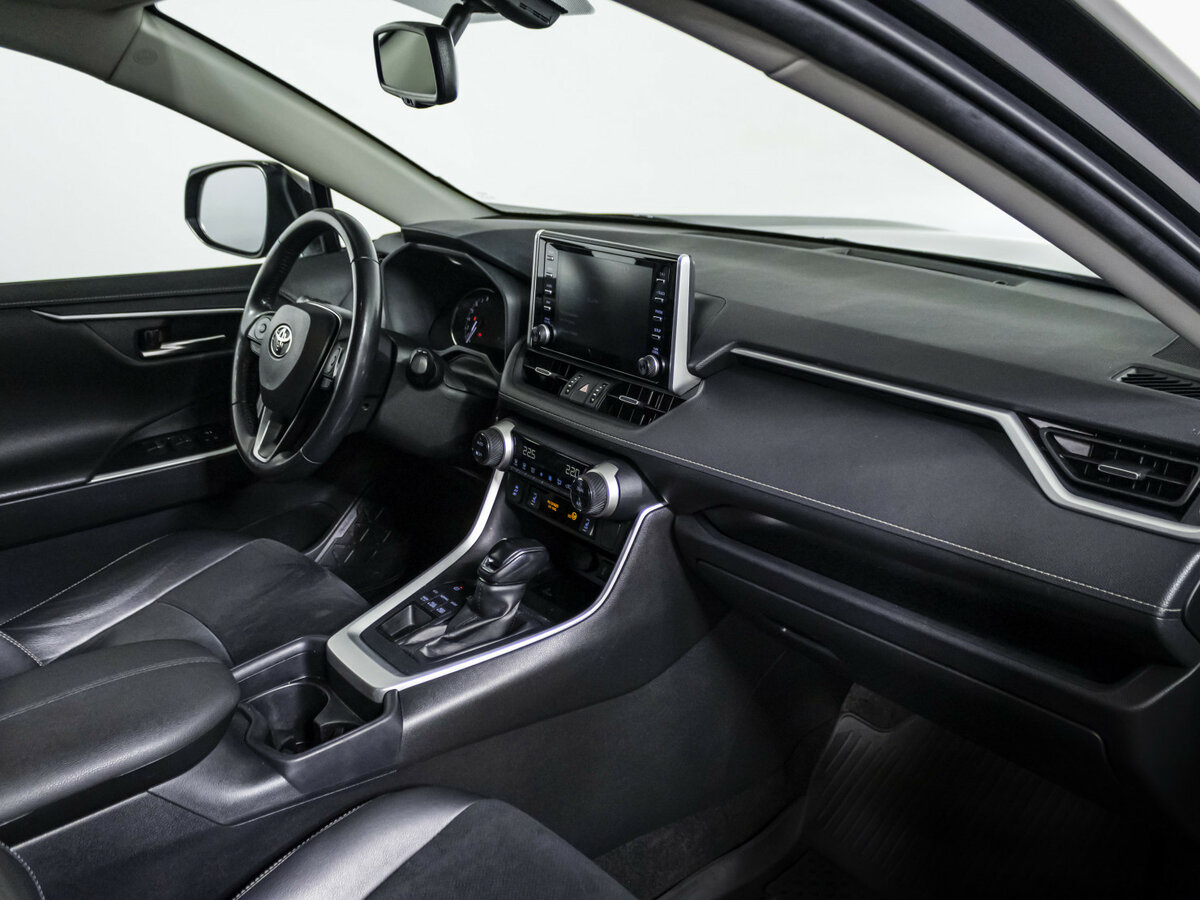Toyota RAV4 с пробегом — 2021 год. Фото: #6