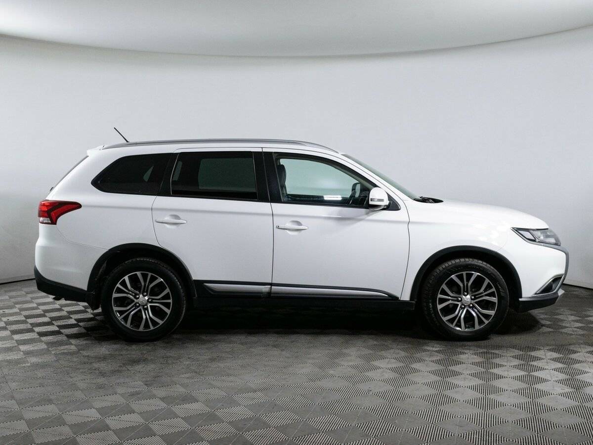 Mitsubishi Outlander с пробегом — 2016 год. Фото: #3