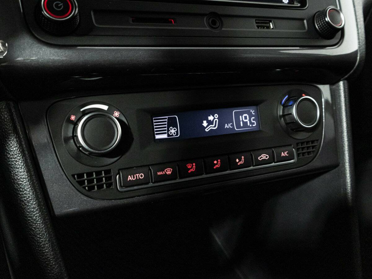 Volkswagen Polo с пробегом — 2018 год. Фото: #13
