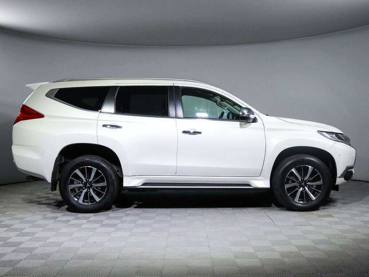 Mitsubishi Pajero Sport с пробегом — 2018 год. Фото: #0