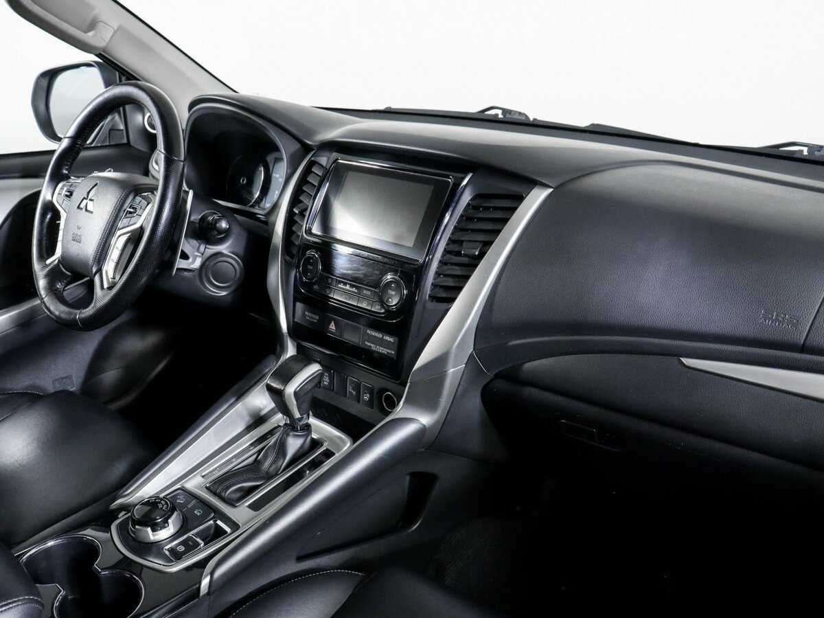 Mitsubishi Pajero Sport с пробегом — 2019 год. Фото: #8