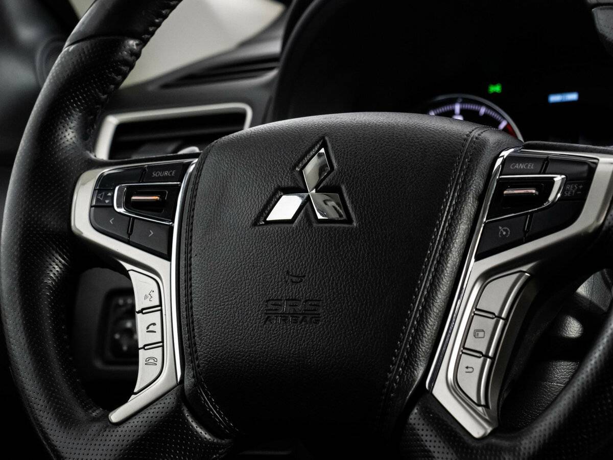Mitsubishi Pajero Sport с пробегом — 2017 год. Фото: #8