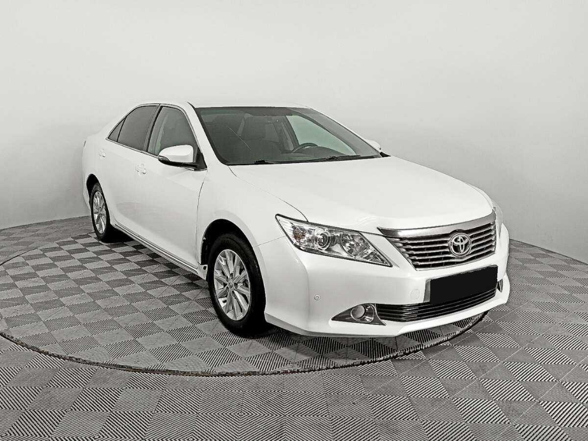 Toyota Camry с пробегом — 2014 год. Фото: #2