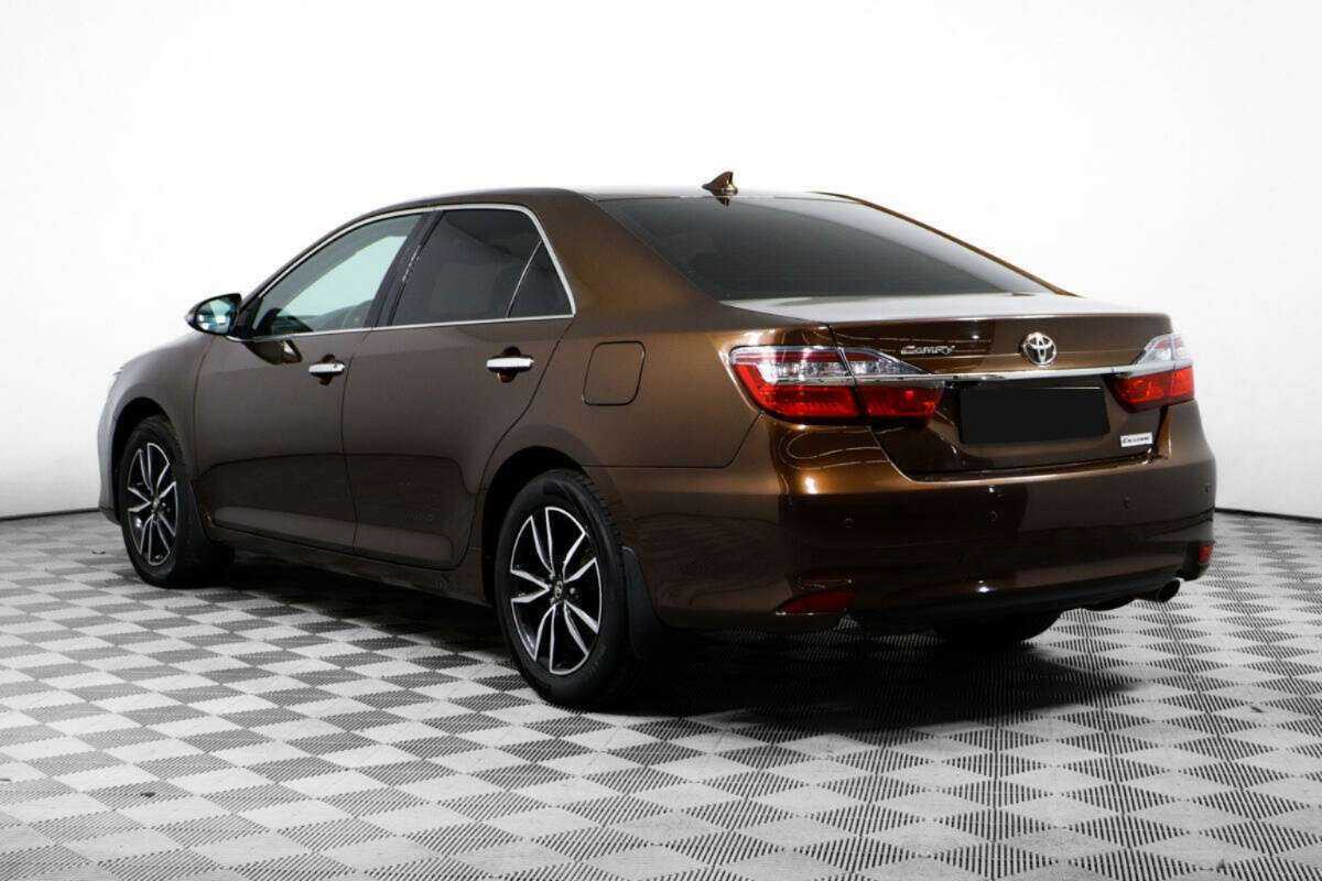 Toyota Camry с пробегом — 2017 год. Фото: #6