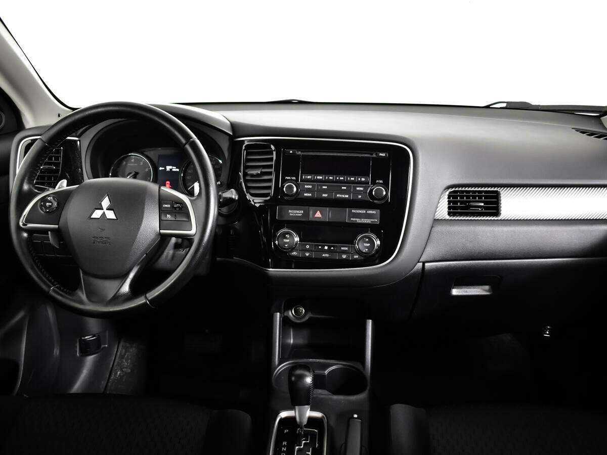 Mitsubishi Outlander с пробегом — 2013 год. Фото: #11