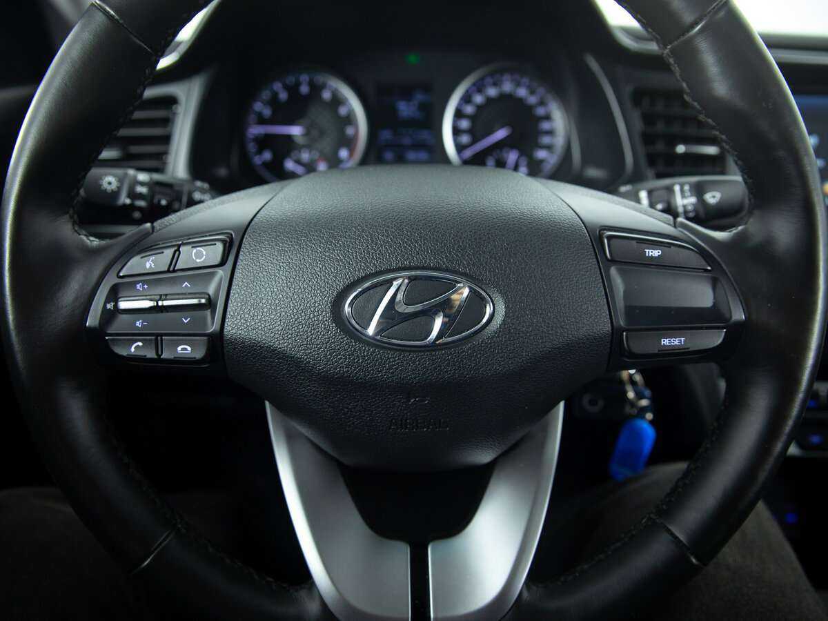 Hyundai Elantra с пробегом — 2020 год. Фото: #11