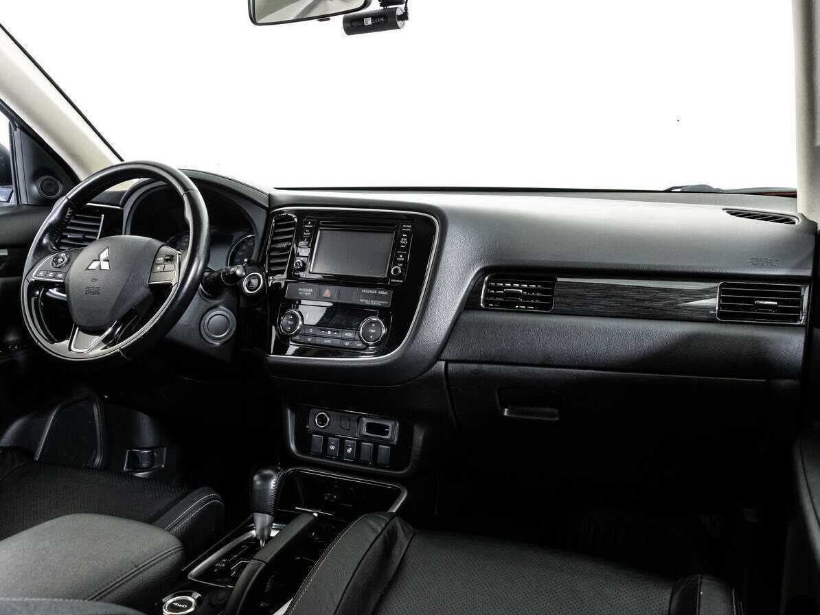 Mitsubishi Outlander с пробегом — 2017 год. Фото: #8