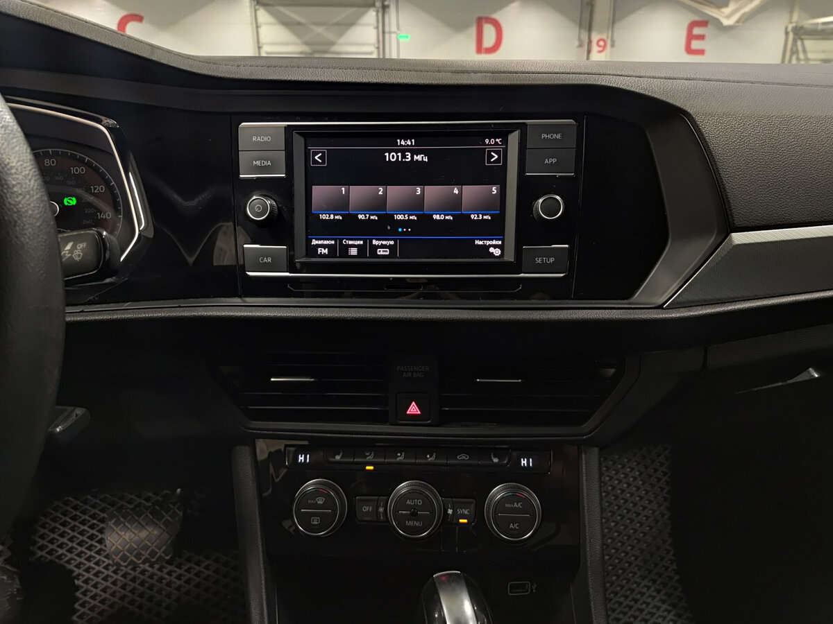 Volkswagen Jetta с пробегом — 2019 год. Фото: #14