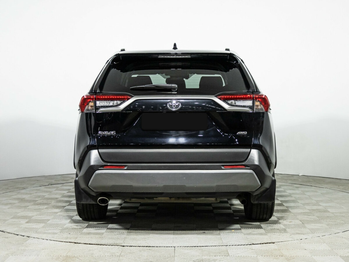 Toyota RAV4 с пробегом — 2021 год. Фото: #4