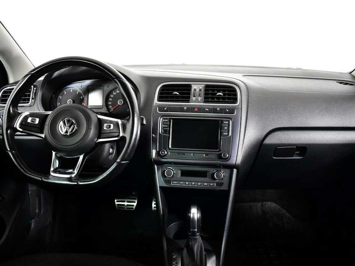 Volkswagen Polo с пробегом — 2018 год. Фото: #11