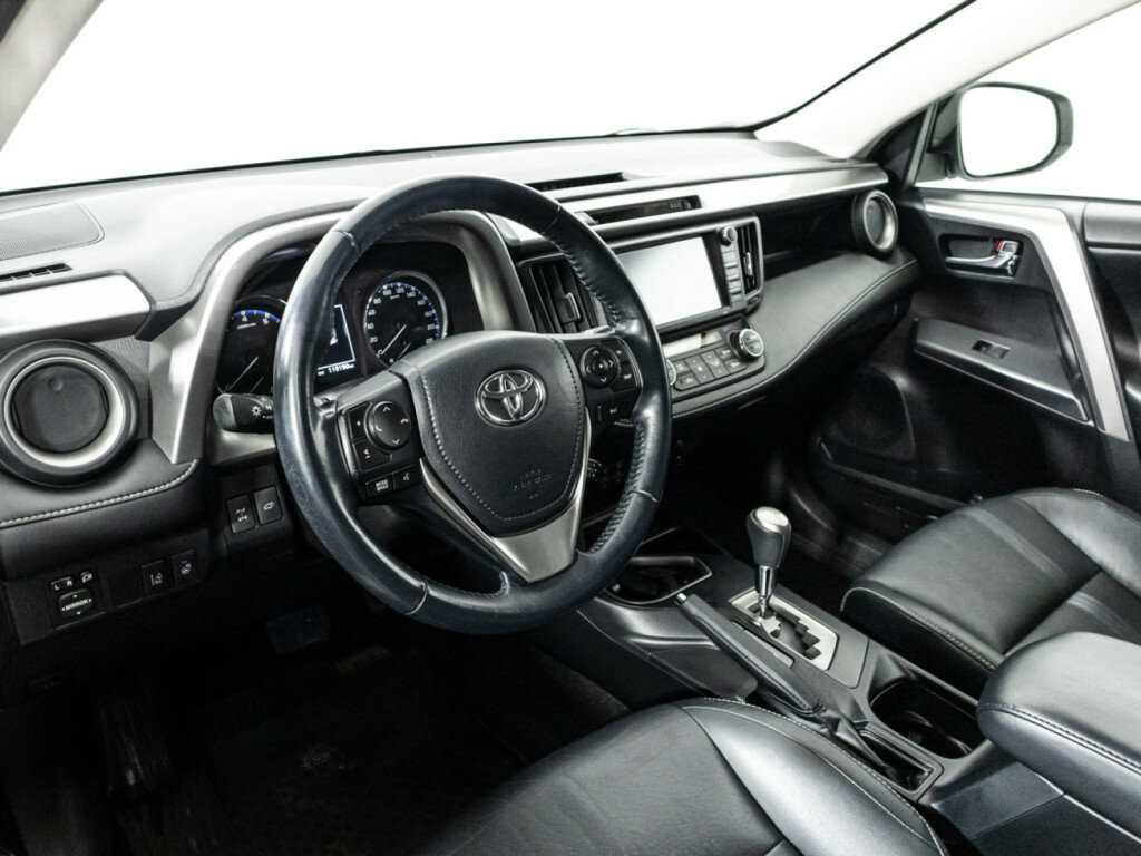 Toyota RAV4 с пробегом — 2017 год. Фото: #10