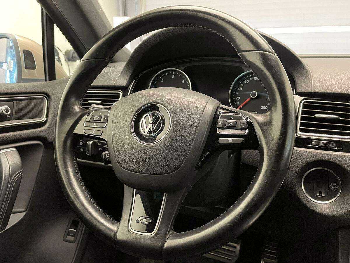 Volkswagen Touareg с пробегом — 2015 год. Фото: #12
