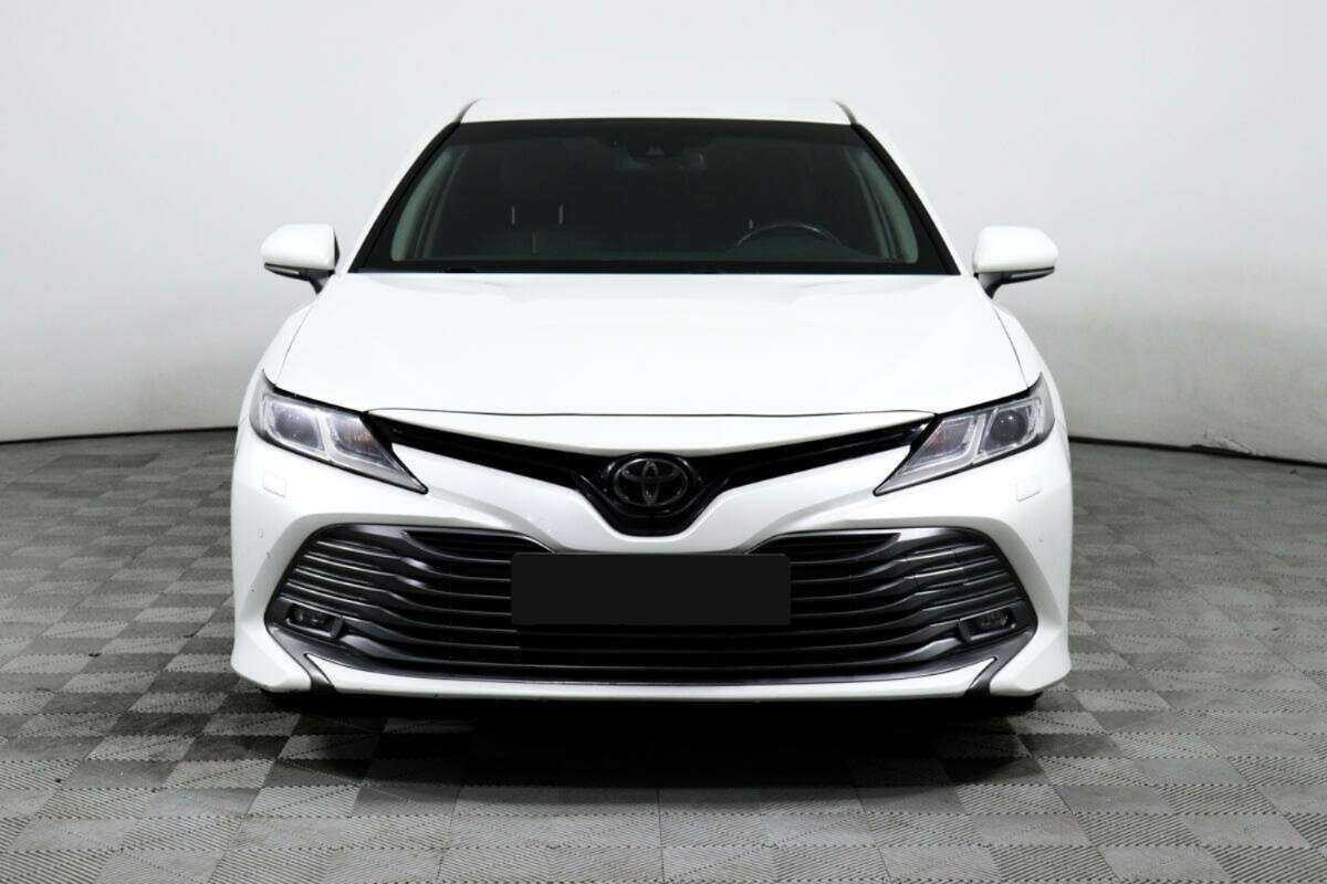 Toyota Camry с пробегом — 2019 год. Фото: #1