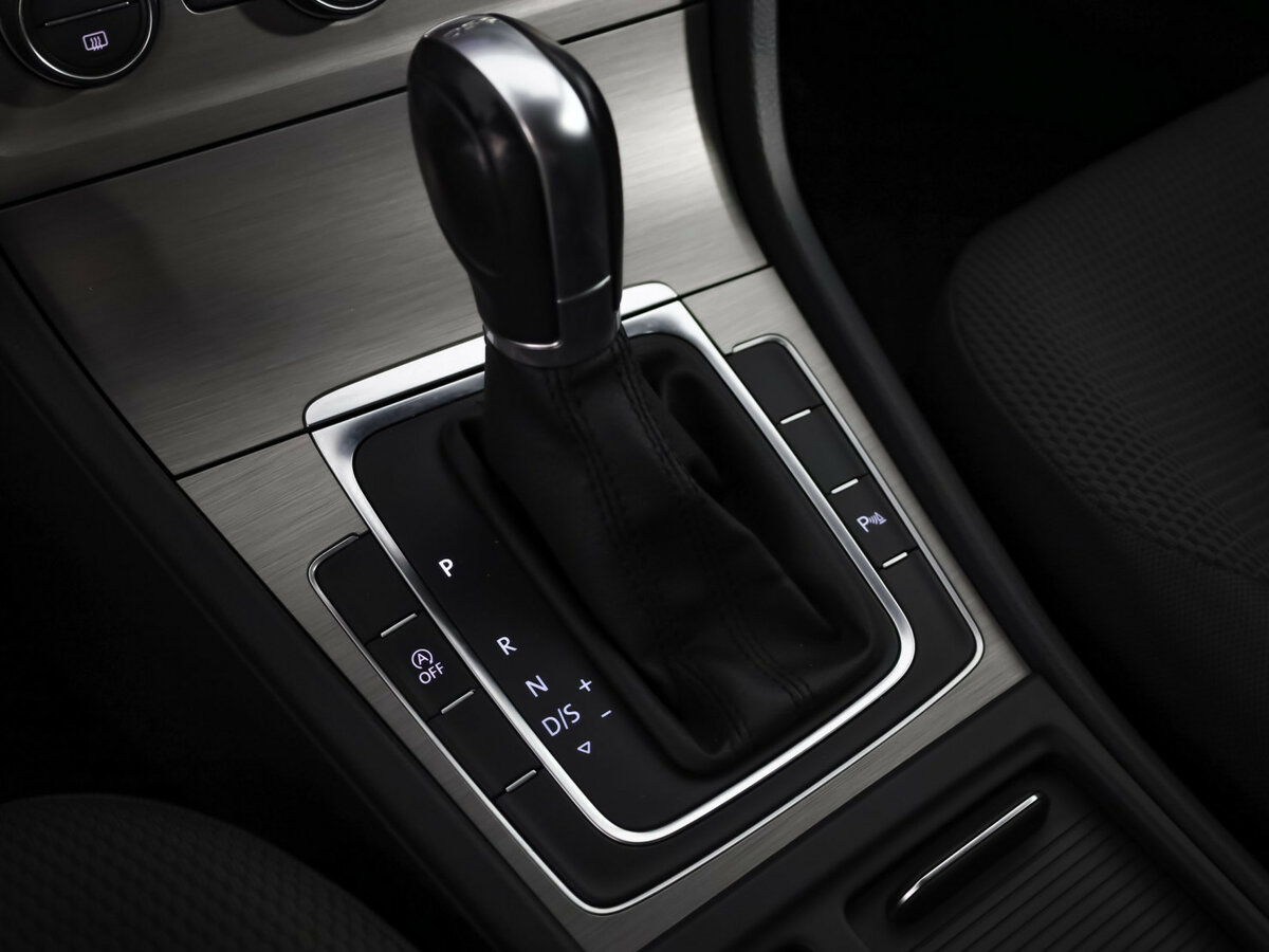 Volkswagen Golf с пробегом — 2015 год. Фото: #17