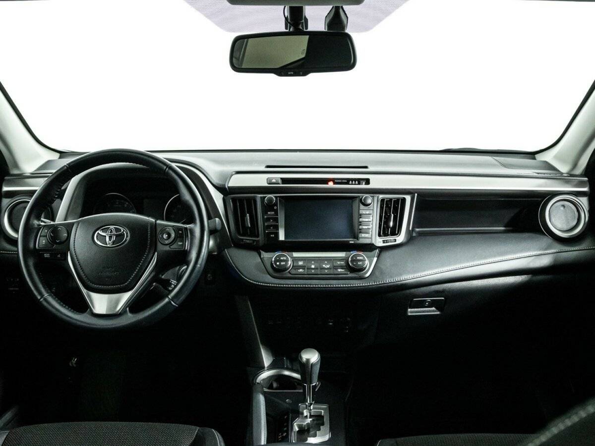Toyota RAV4 с пробегом — 2017 год. Фото: #12