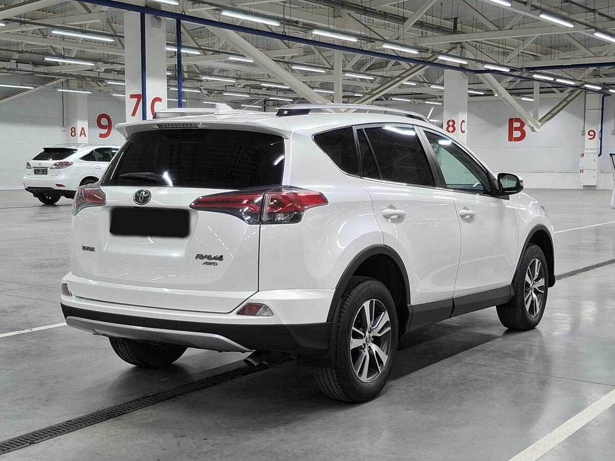 Toyota RAV4 с пробегом — 2016 год. Фото: #4
