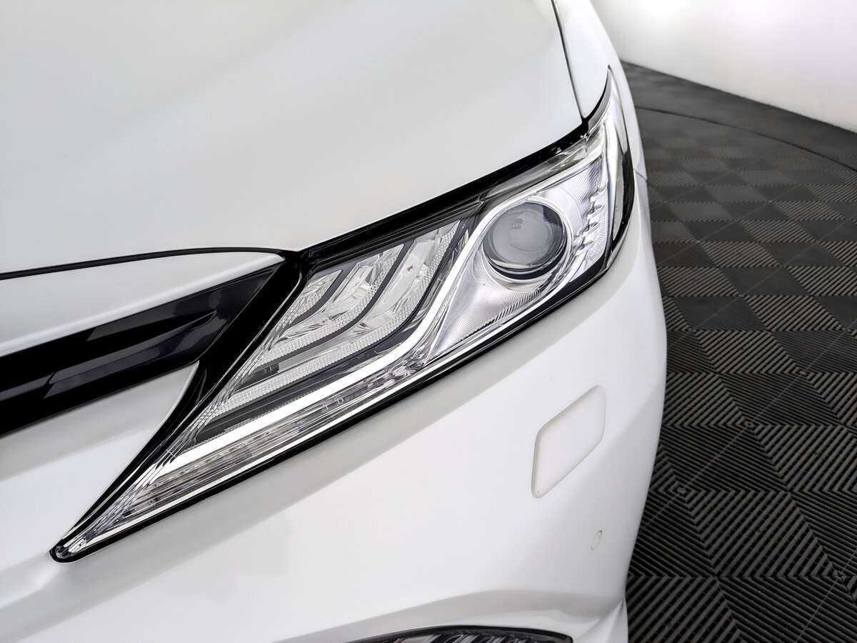 Toyota Camry с пробегом — 2019 год. Фото: #16