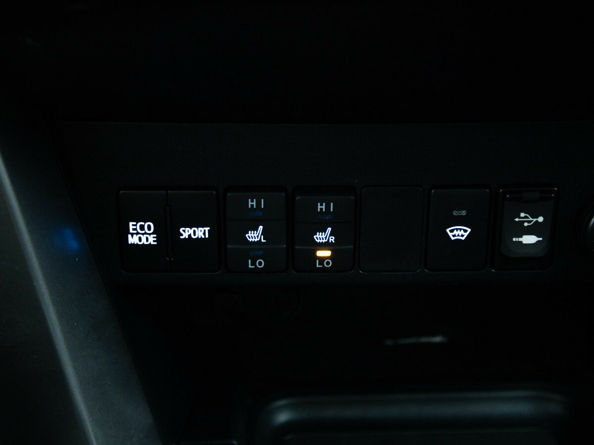 Toyota RAV4 с пробегом — 2019 год. Фото: #13