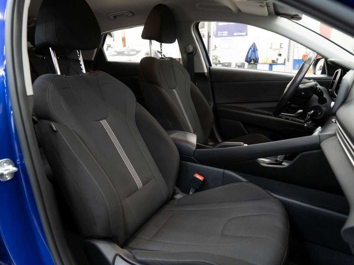 Hyundai Elantra с пробегом — 2021 год. Фото: #9