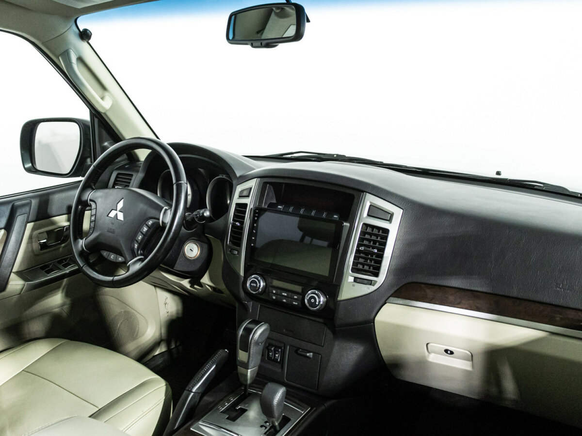 Mitsubishi Pajero с пробегом — 2017 год. Фото: #6