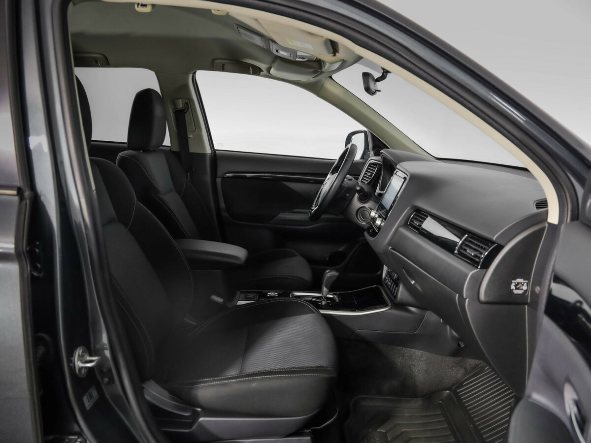 Mitsubishi Outlander с пробегом — 2021 год. Фото: #24