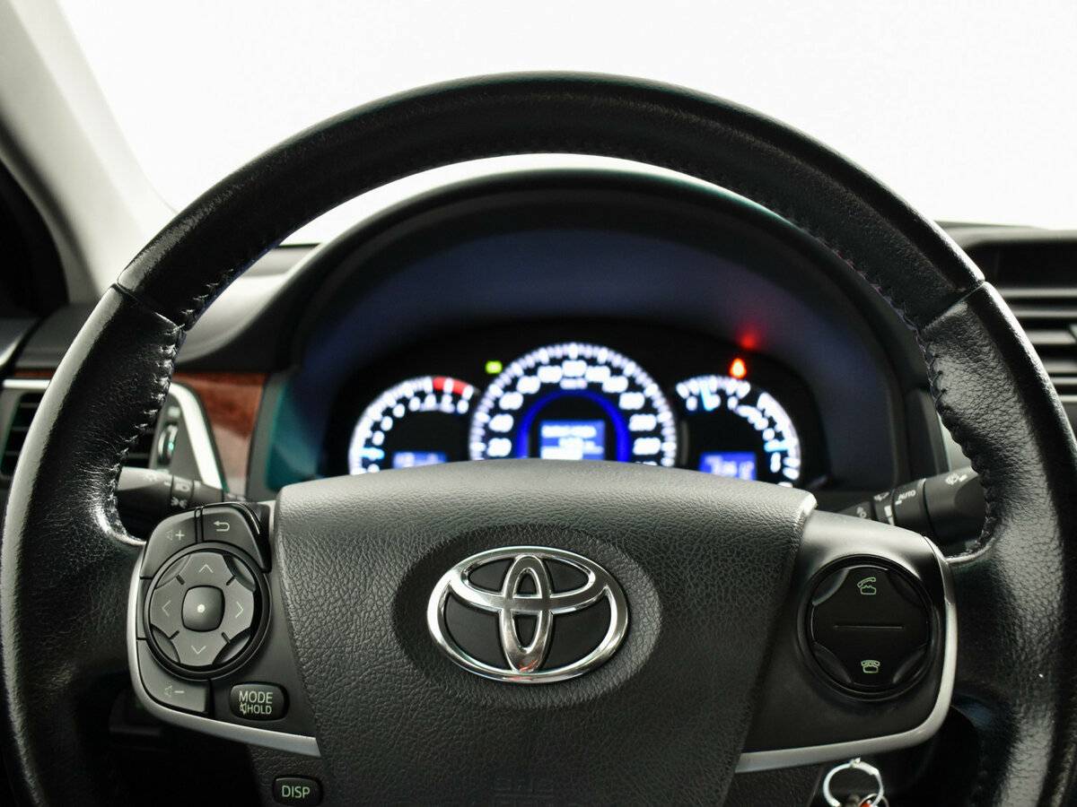 Toyota Camry с пробегом — 2012 год. Фото: #11