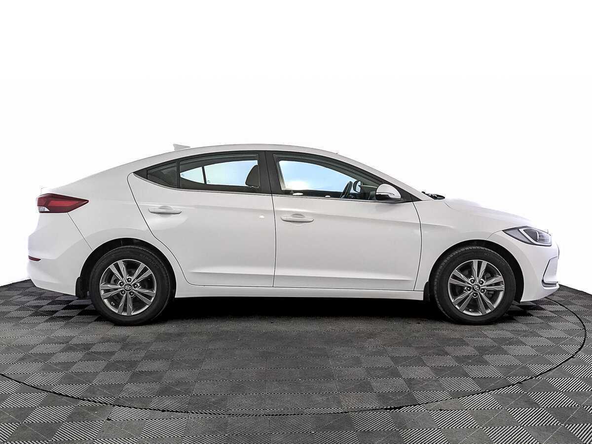 Hyundai Elantra с пробегом — 2018 год. Фото: #3