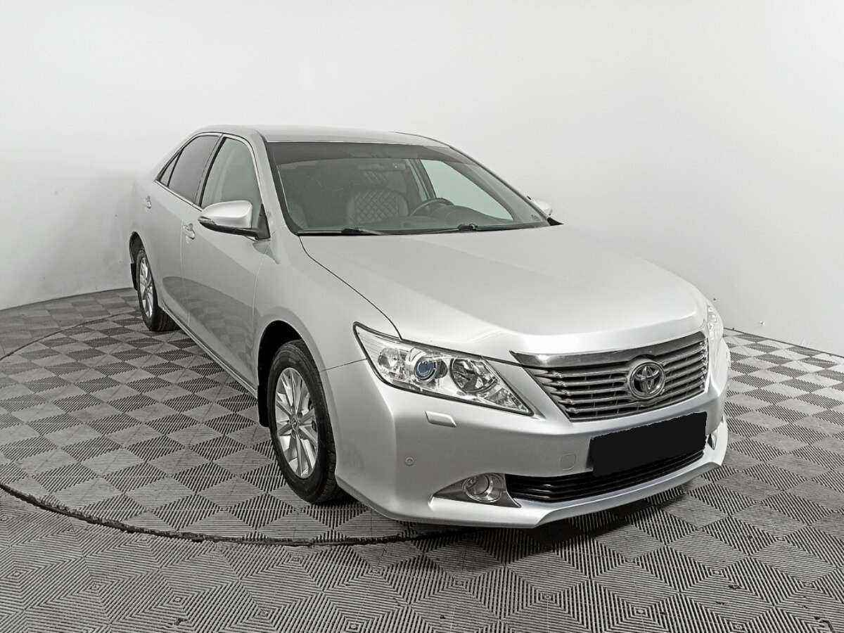 Toyota Camry с пробегом — 2014 год. Фото: #2