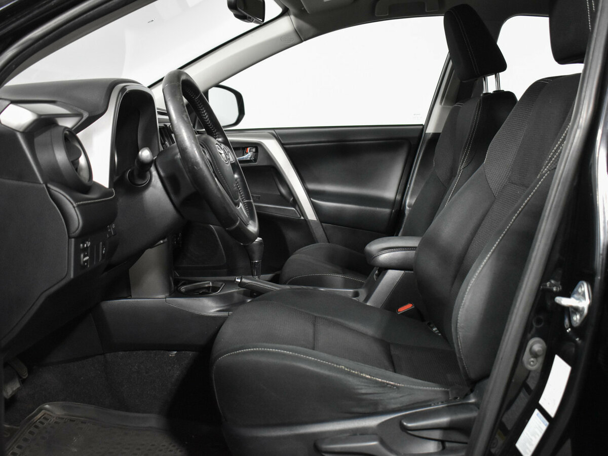 Toyota RAV4 с пробегом — 2018 год. Фото: #8