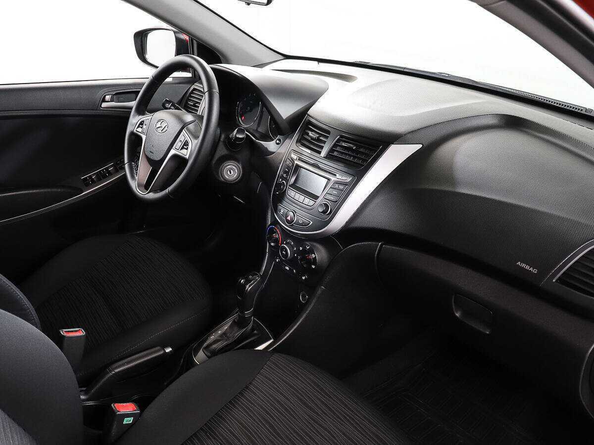 Hyundai Solaris с пробегом — 2014 год. Фото: #8