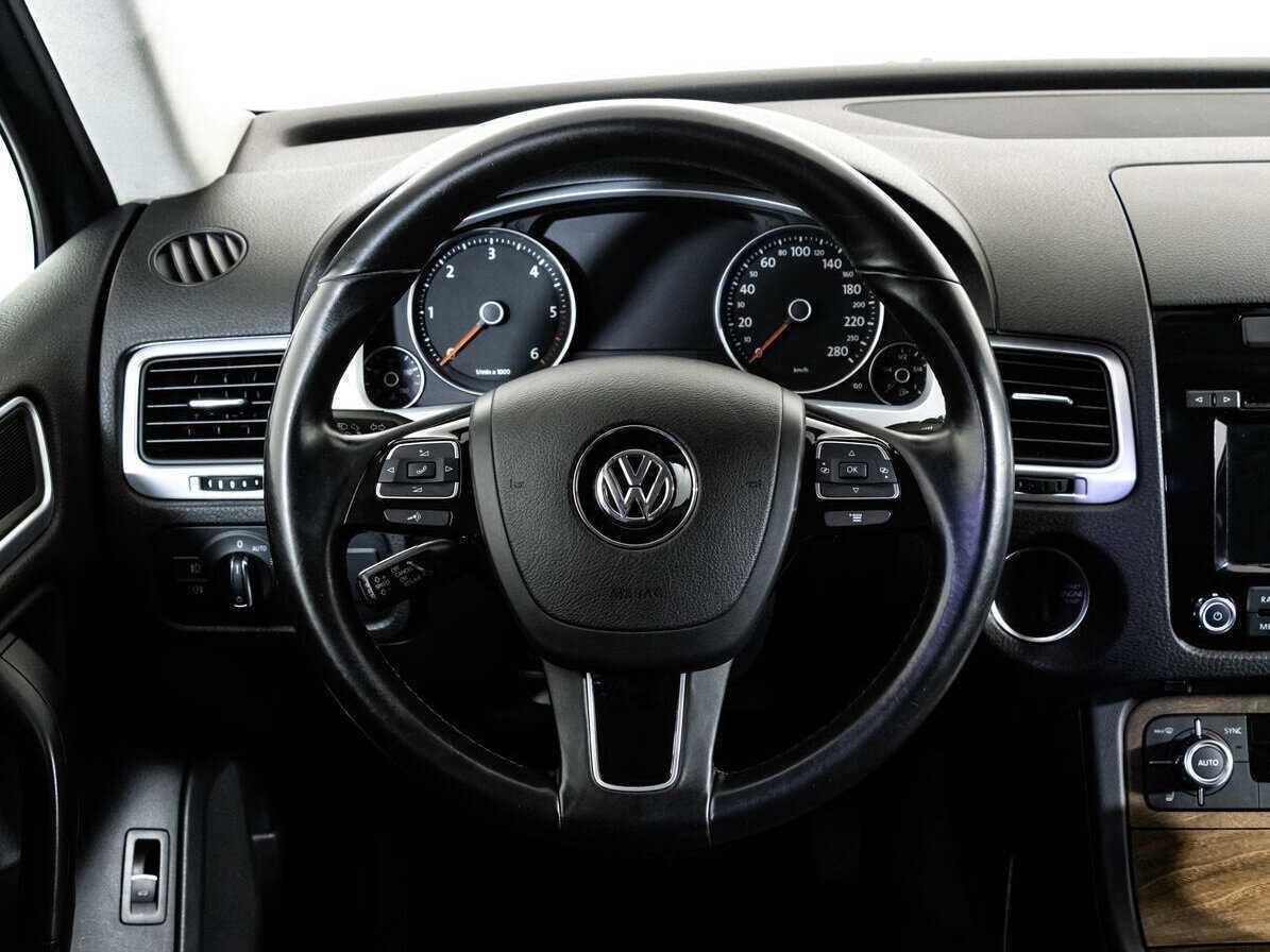 Volkswagen Touareg с пробегом — 2012 год. Фото: #9