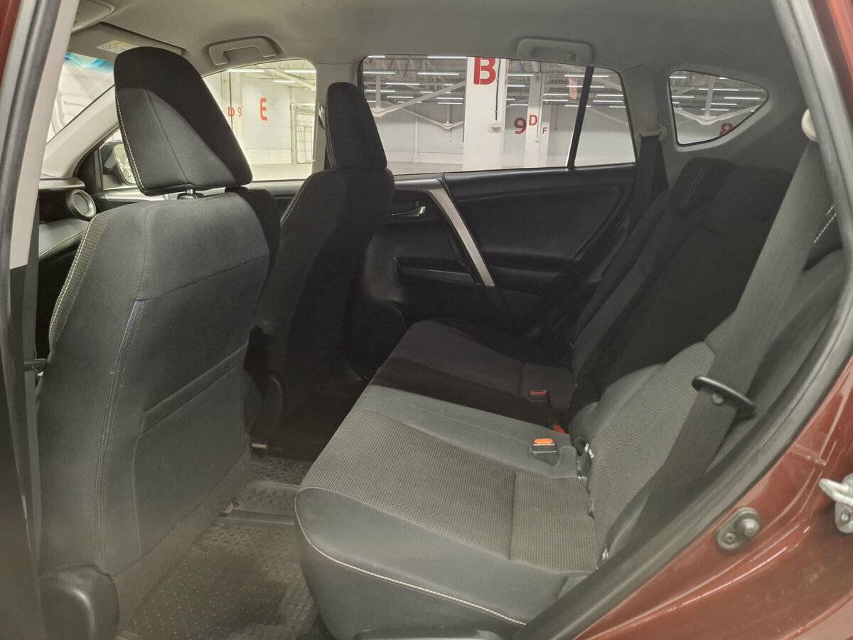 Toyota RAV4 с пробегом — 2016 год. Фото: #10