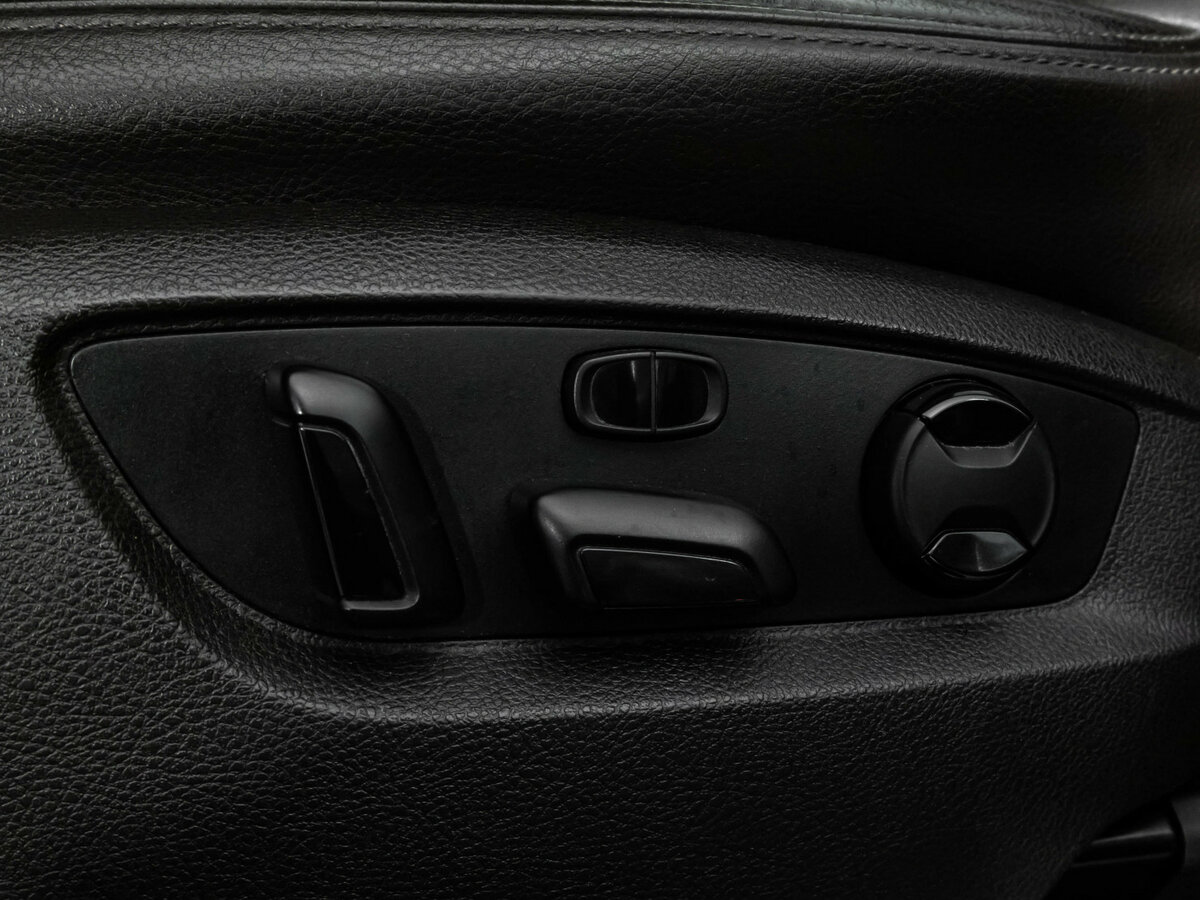 Volkswagen Touareg с пробегом — 2012 год. Фото: #20