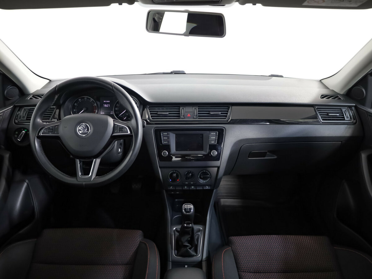 Skoda Rapid с пробегом — 2015 год. Фото: #7