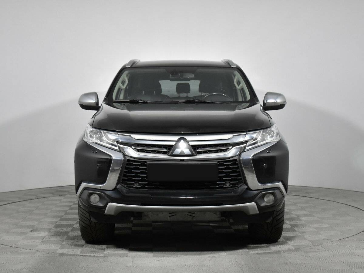 Mitsubishi Pajero Sport с пробегом — 2017 год. Фото: #1
