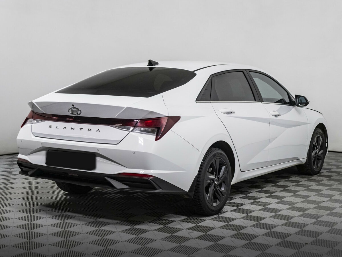 Hyundai Elantra с пробегом — 2021 год. Фото: #4